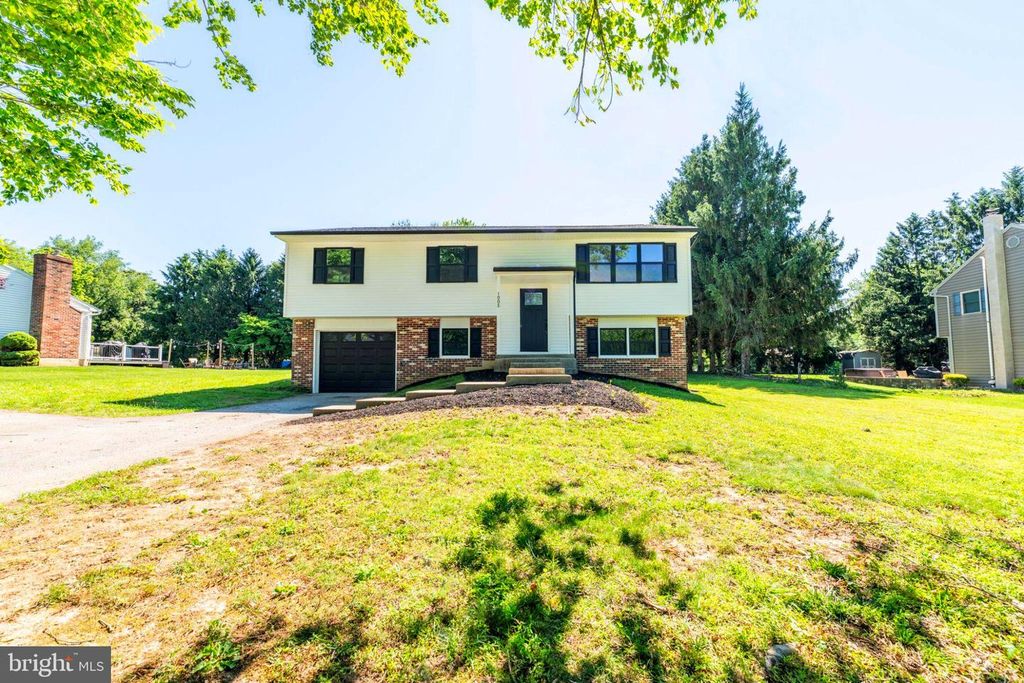 1005 ERICSSON DR, Coatesville, PA 19320