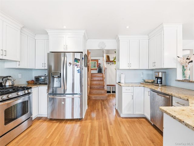 175 Taft Crescent, Centerport, NY 11721