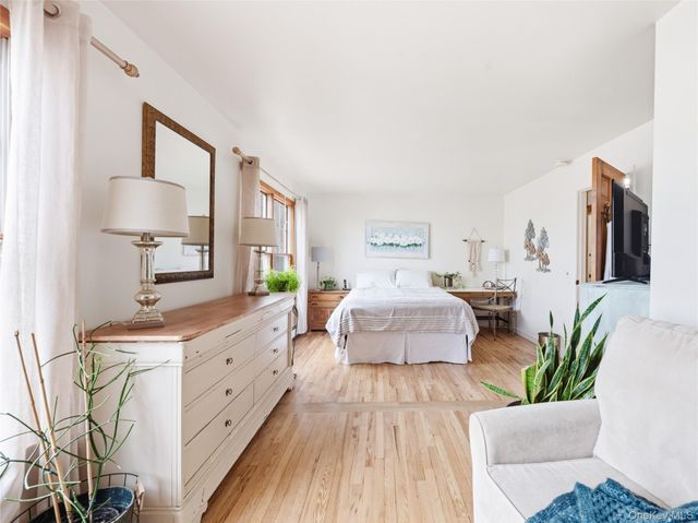 175 Taft Crescent, Centerport, NY 11721