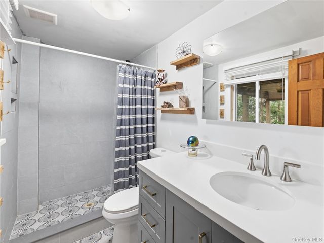 175 Taft Crescent, Centerport, NY 11721