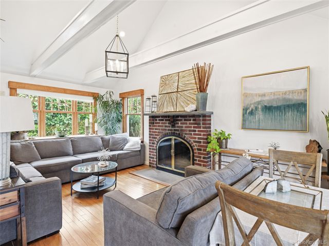 175 Taft Crescent, Centerport, NY 11721