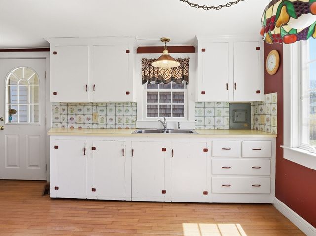 64 Ocean Ave, Yarmouth, MA 02664