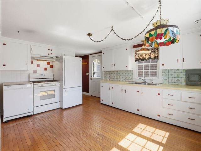 64 Ocean Ave, Yarmouth, MA 02664