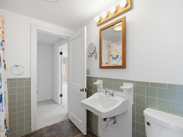 64 Ocean Ave, Yarmouth, MA 02664
