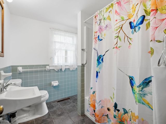 64 Ocean Ave, Yarmouth, MA 02664