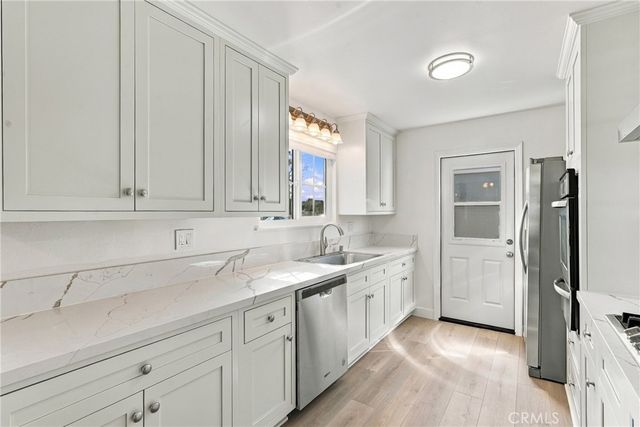 104 Yorktown, Costa Mesa, CA 92626
