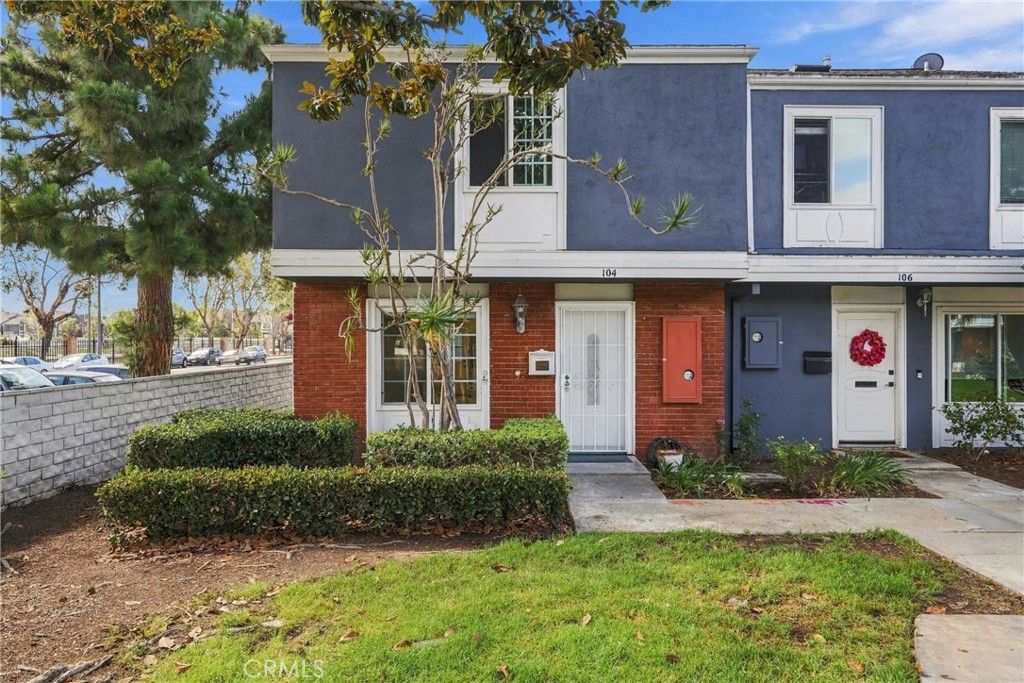 104 Yorktown, Costa Mesa, CA 92626
