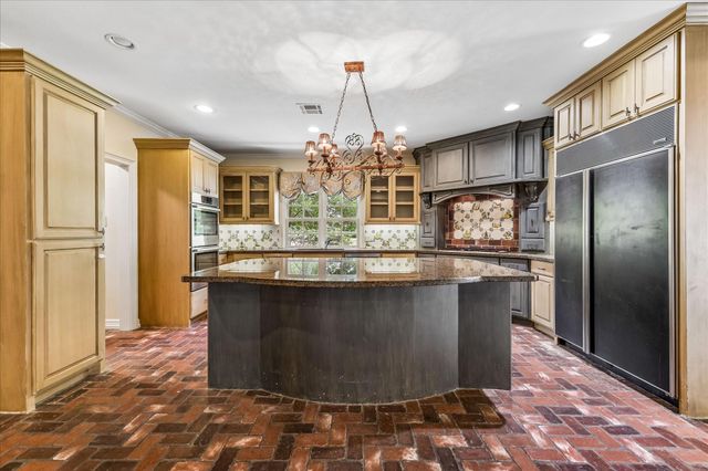 42 Patti Lynn Lane, Houston, TX 77024