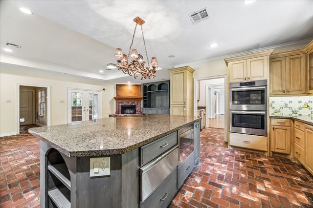 42 Patti Lynn Lane, Houston, TX 77024