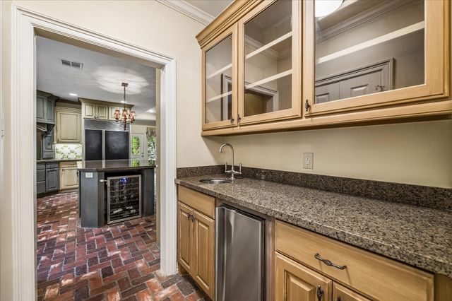 42 Patti Lynn Lane, Houston, TX 77024