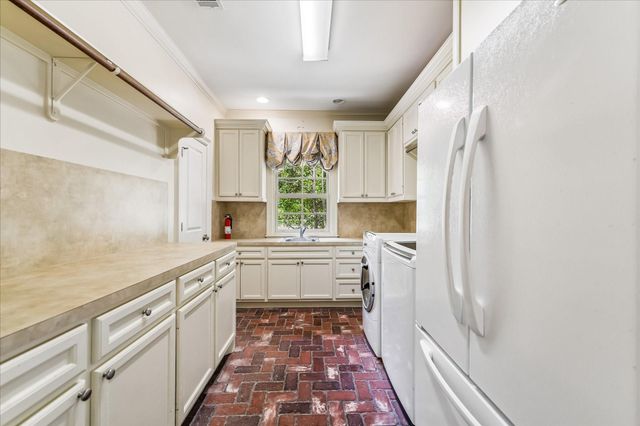 42 Patti Lynn Lane, Houston, TX 77024