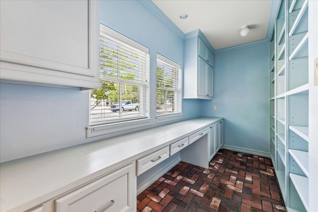 42 Patti Lynn Lane, Houston, TX 77024