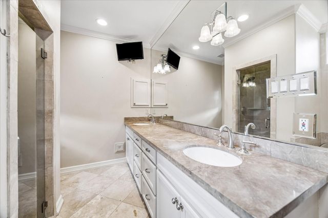 42 Patti Lynn Lane, Houston, TX 77024