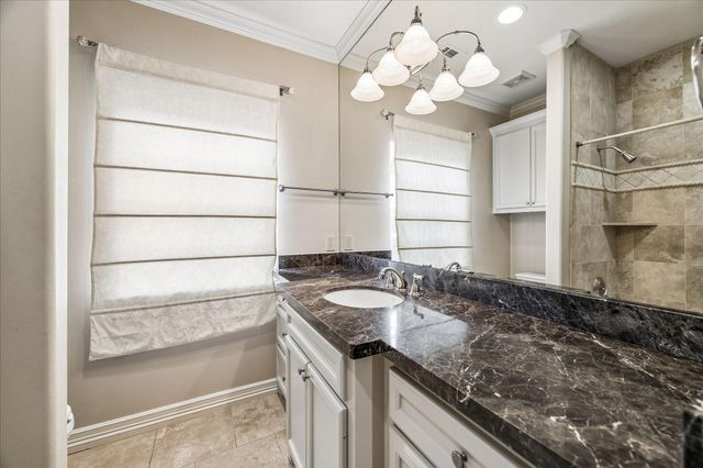 42 Patti Lynn Lane, Houston, TX 77024