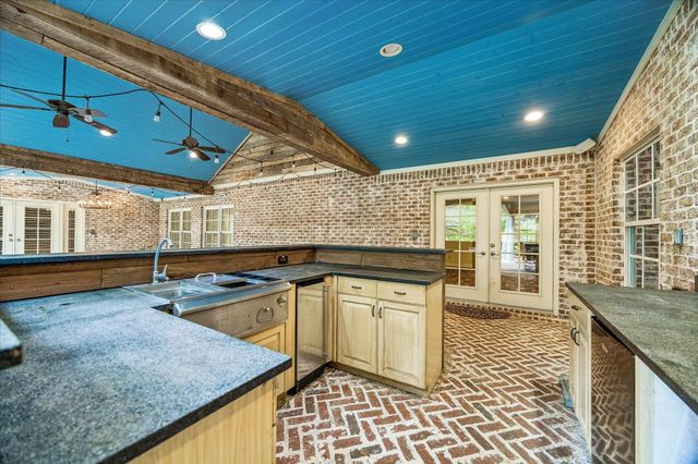 42 Patti Lynn Lane, Houston, TX 77024