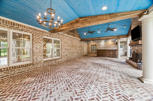 42 Patti Lynn Lane, Houston, TX 77024