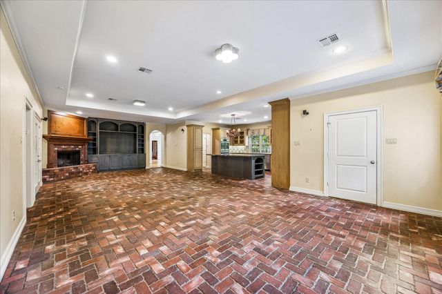 42 Patti Lynn Lane, Houston, TX 77024