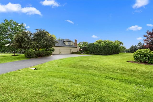 36W824 Red Gate Court, St. Charles, IL 60175