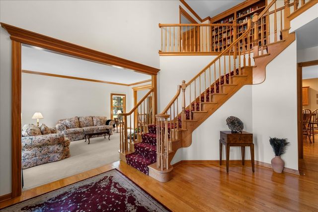 36W824 Red Gate Court, St. Charles, IL 60175