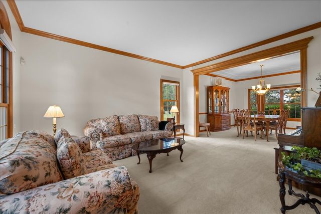 36W824 Red Gate Court, St. Charles, IL 60175