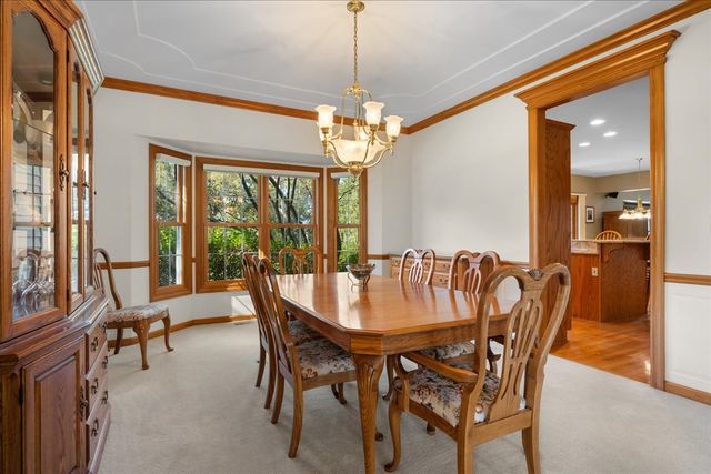 36W824 Red Gate Court, St. Charles, IL 60175