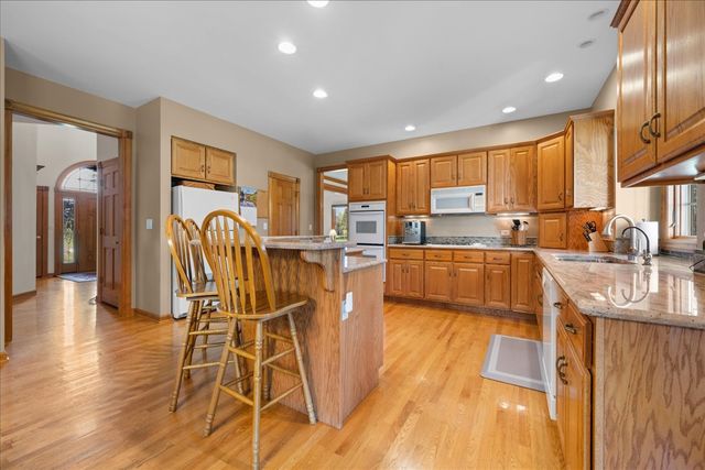 36W824 Red Gate Court, St. Charles, IL 60175