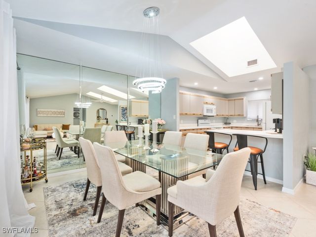 88 Cypress View DR F88, Naples, FL 34113