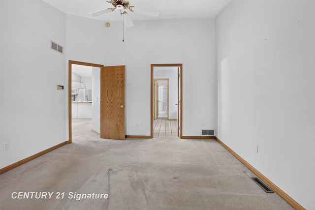708 Shorefront Circle, Midland, MI 48640