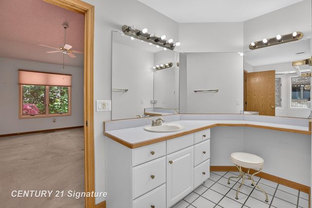 708 Shorefront Circle, Midland, MI 48640