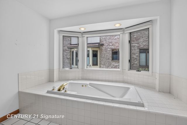 708 Shorefront Circle, Midland, MI 48640