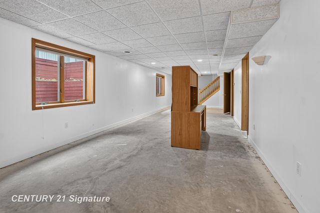708 Shorefront Circle, Midland, MI 48640