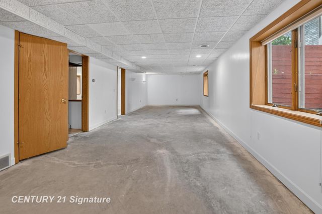 708 Shorefront Circle, Midland, MI 48640