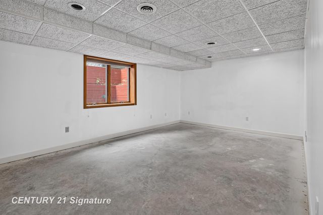 708 Shorefront Circle, Midland, MI 48640