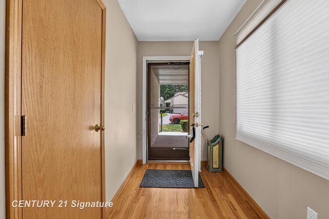 708 Shorefront Circle, Midland, MI 48640