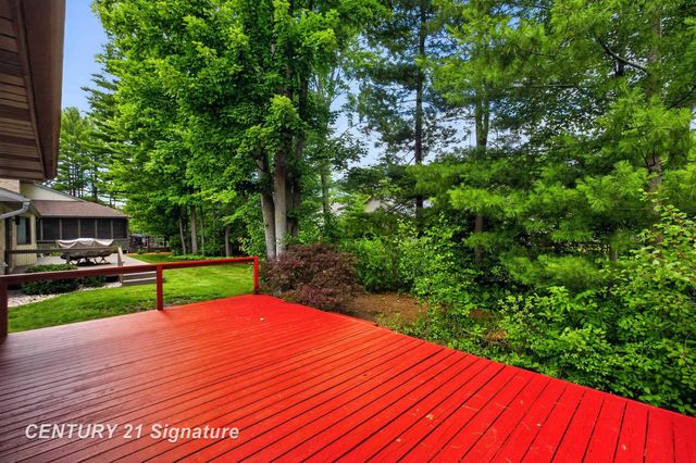 708 Shorefront Circle, Midland, MI 48640