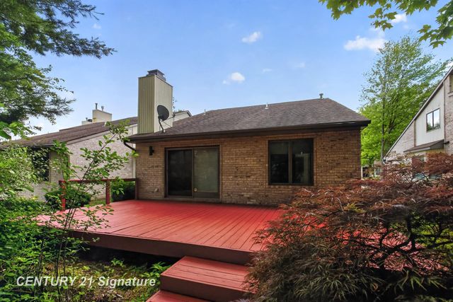 708 Shorefront Circle, Midland, MI 48640
