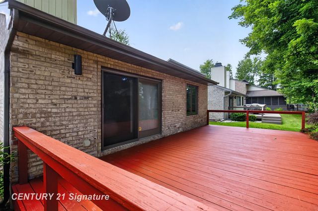 708 Shorefront Circle, Midland, MI 48640