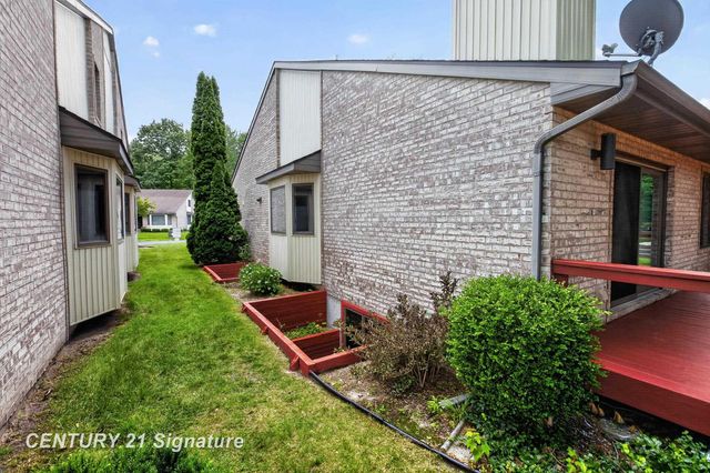 708 Shorefront Circle, Midland, MI 48640