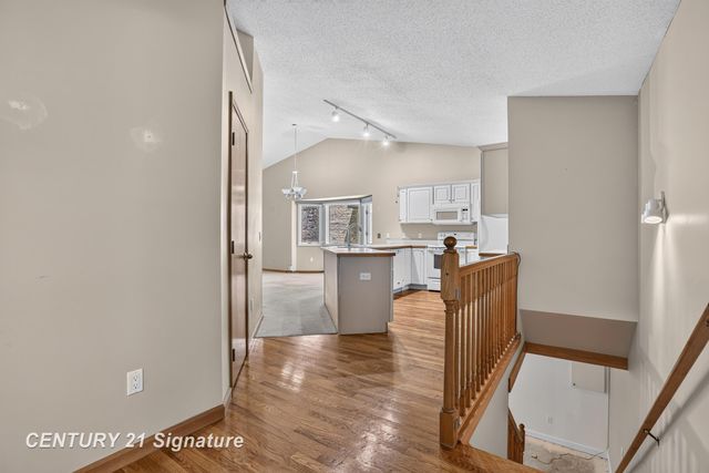 708 Shorefront Circle, Midland, MI 48640