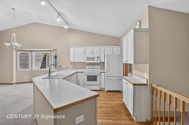 708 Shorefront Circle, Midland, MI 48640