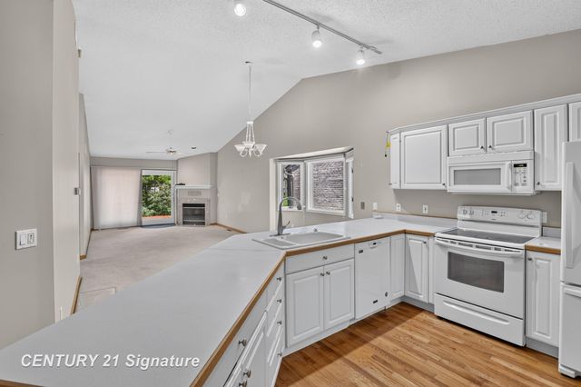 708 Shorefront Circle, Midland, MI 48640