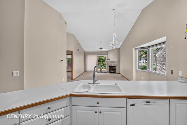 708 Shorefront Circle, Midland, MI 48640