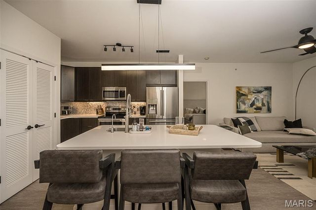 1270 Strassner Drive 3202, Brentwood, MO 63144