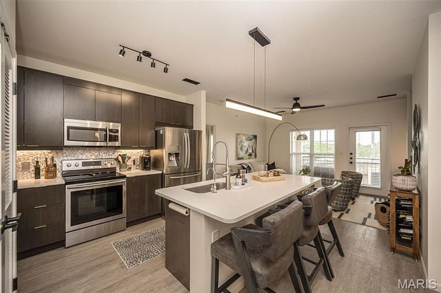 1270 Strassner Drive 3202, Brentwood, MO 63144