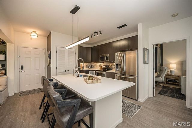 1270 Strassner Drive 3202, Brentwood, MO 63144