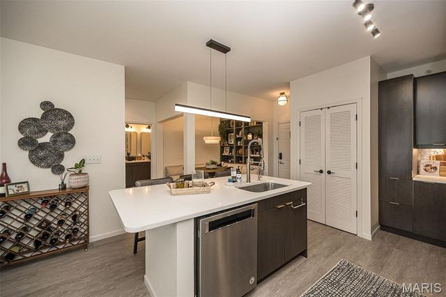 1270 Strassner Drive 3202, Brentwood, MO 63144