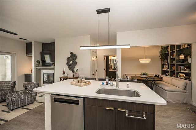 1270 Strassner Drive 3202, Brentwood, MO 63144
