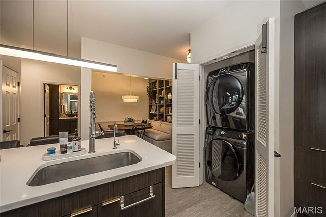 1270 Strassner Drive 3202, Brentwood, MO 63144