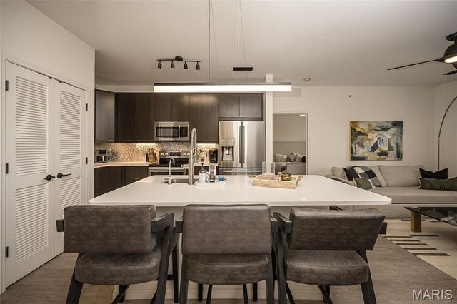 1270 Strassner Drive 3202, Brentwood, MO 63144
