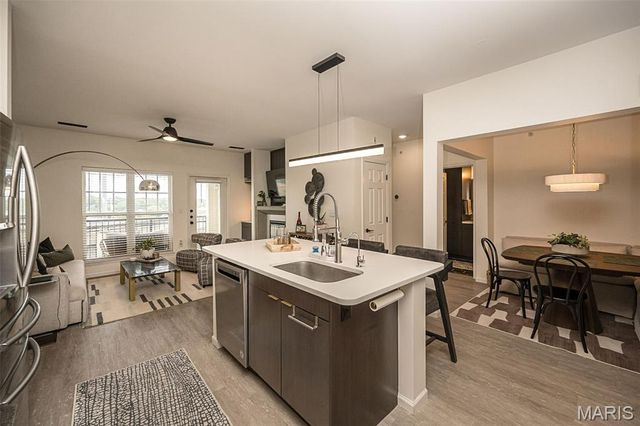 1270 Strassner Drive 3202, Brentwood, MO 63144